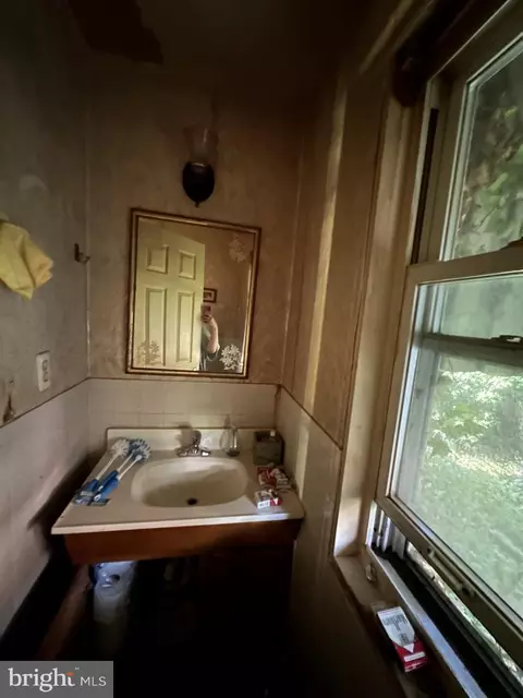 Bath - 839 4th St, Laurel, MD 20707 photo 2 of 4