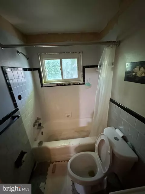 Bath - 839 4th St, Laurel, MD 20707 photo 4 of 4