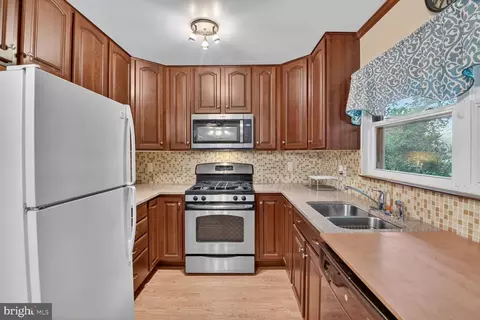 9304 Kimbark Ave, Lanham, MD 20706 photo 5