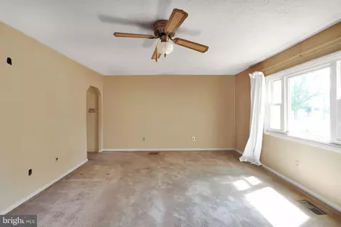 9410 Fontana Dr, Lanham, MD 20706 photo 6