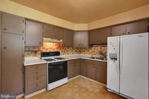 9410 Fontana Dr, Lanham, MD 20706 photo 11