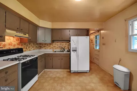 9410 Fontana Dr, Lanham, MD 20706 photo 12