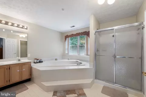 Bath - 10012 Ellard Dr, Lanham, MD 20706 photo 3 of 4