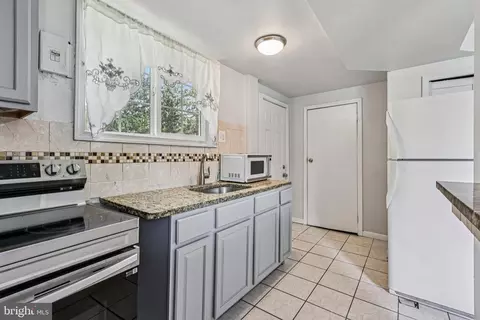 Entry Way - 6602 Cipriano Rd, Lanham, MD 20706 photo 4 of 4