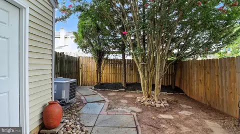 Exterior - 2809 Red Oak Ln, Lanham, MD 20706 photo 4 of 5