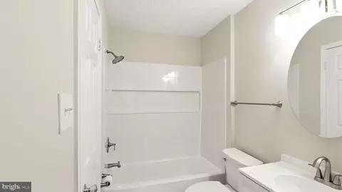 Bath - 2809 Red Oak Ln, Lanham, MD 20706 photo 2 of 3