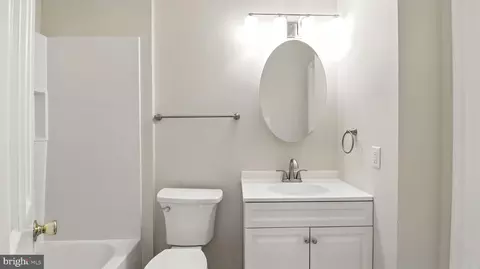 Bath - 2809 Red Oak Ln, Lanham, MD 20706 photo 3 of 3
