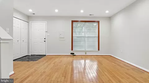 Living - 2809 Red Oak Ln, Lanham, MD 20706 photo 3 of 4