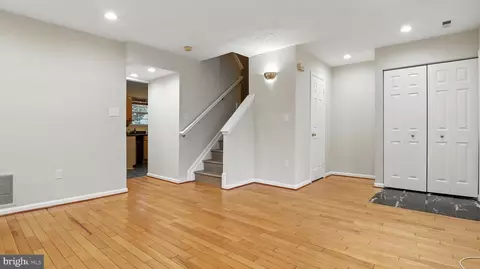 Living - 2809 Red Oak Ln, Lanham, MD 20706 photo 2 of 4