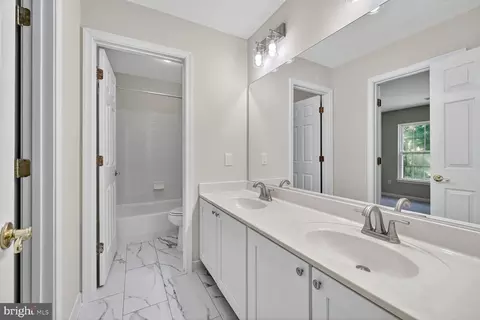 Bath - 3100 Dunkagle Ct, Bowie, MD 20721 photo 2 of 4