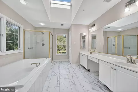 Bath - 3100 Dunkagle Ct, Bowie, MD 20721 photo 1 of 4