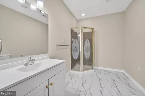Bath - 3100 Dunkagle Ct, Bowie, MD 20721 photo 4 of 4