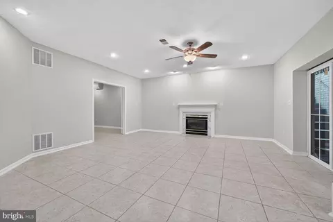 Living - 3100 Dunkagle Ct, Bowie, MD 20721 photo 5 of 6