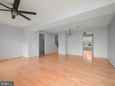 Living - 14909 Ashford Ct, Laurel, MD 20707 photo 2 of 5