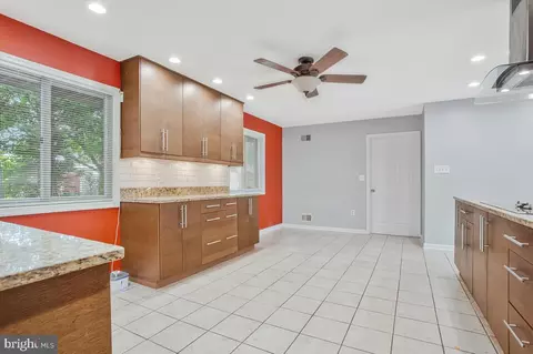 Entry Way - 1416 4th St, Lanham, MD 20706 photo 3 of 5