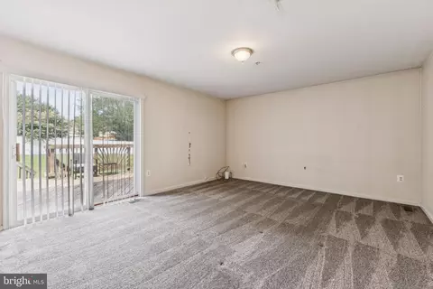 Living - 8305 Joan Pl, Clinton, MD 20735 photo 4 of 6