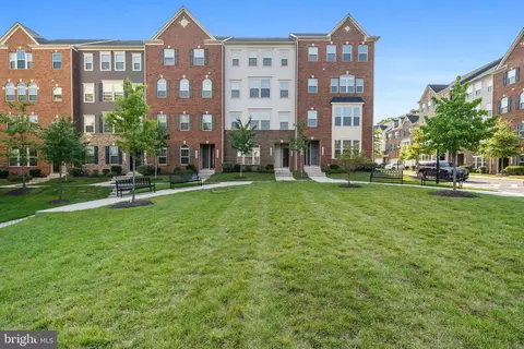 10053 Dorsey Ln, Lanham, MD 20706 photo 1