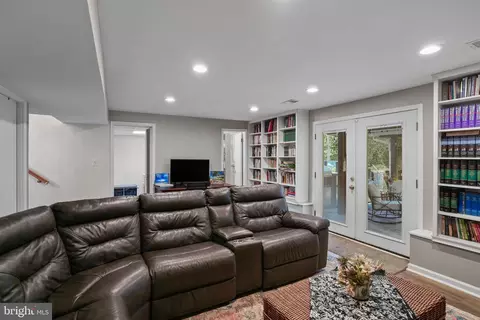 8703 Montpelier Dr, Laurel, MD 20708 photo 18