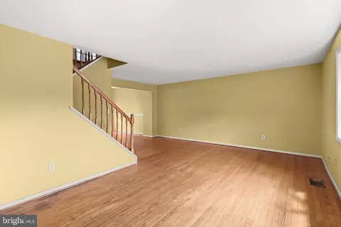 Living - 7610 Woodruff Ct, Laurel, MD 20707 photo 2 of 4