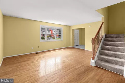Living - 7610 Woodruff Ct, Laurel, MD 20707 photo 3 of 4