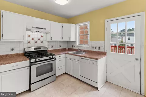 Kitchen - 7610 Woodruff Ct, Laurel, MD 20707 photo 2 of 2