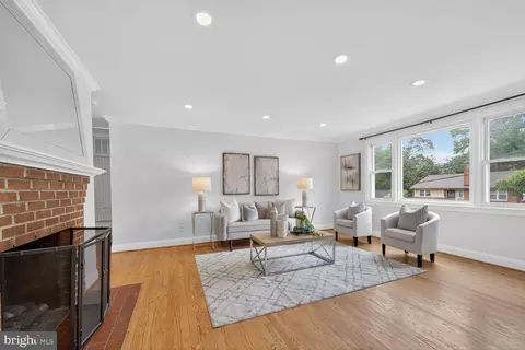 Living - 1802 61st Ave, Cheverly, MD 20785 photo 3 of 4