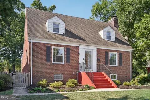 6301 Pontiac St, Berwyn Heights, MD 20740