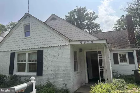 6923 Standish Dr, Hyattsville, MD 20784