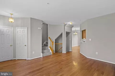 Living - 9613 Quiet Brook Ln, Clinton, MD 20735 photo 2 of 4