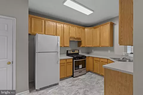 Kitchen - 9613 Quiet Brook Ln, Clinton, MD 20735 photo 2 of 3