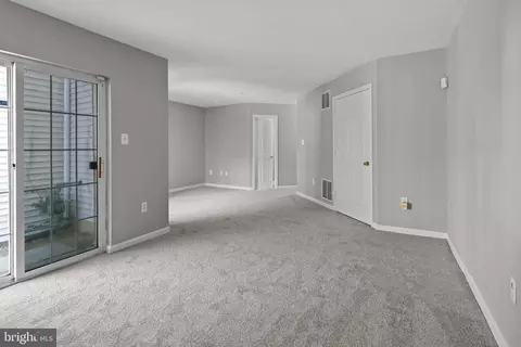 Living - 9613 Quiet Brook Ln, Clinton, MD 20735 photo 4 of 4