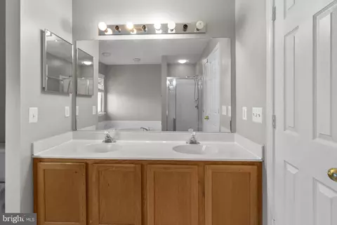 Bath - 9613 Quiet Brook Ln, Clinton, MD 20735 photo 3 of 5