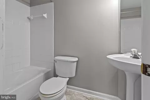 Bath - 9613 Quiet Brook Ln, Clinton, MD 20735 photo 4 of 5