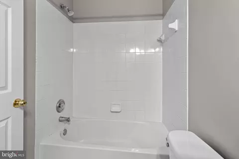 Bath - 9613 Quiet Brook Ln, Clinton, MD 20735 photo 5 of 5