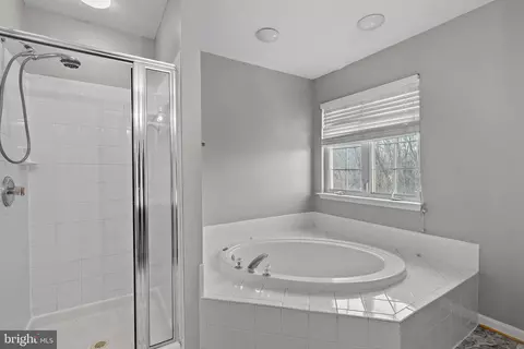 Bath - 9613 Quiet Brook Ln, Clinton, MD 20735 photo 1 of 5