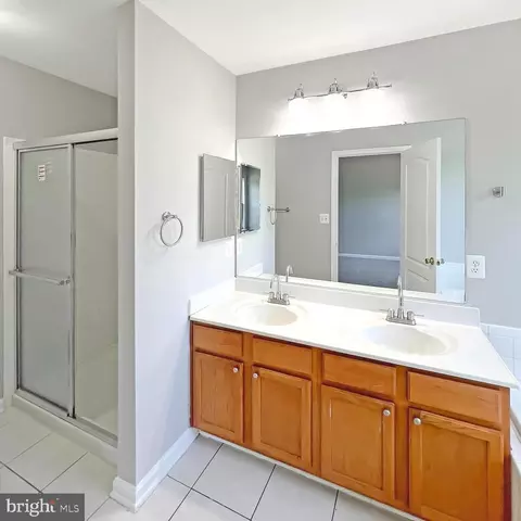 Bath - 2718 Zeek Ln, Lanham, MD 20706 photo 2 of 4