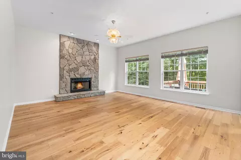 Living - 10206 Thundercloud Ct, Springdale, MD 20774 photo 4 of 9
