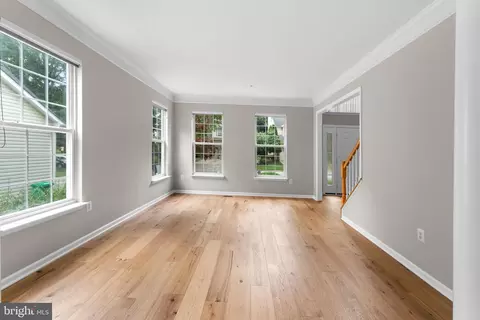 Living - 10206 Thundercloud Ct, Springdale, MD 20774 photo 2 of 9