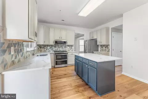 Kitchen - 10206 Thundercloud Ct, Springdale, MD 20774 photo 4 of 5