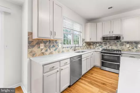 Kitchen - 10206 Thundercloud Ct, Springdale, MD 20774 photo 2 of 5