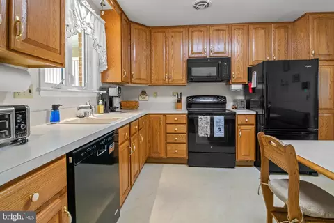 9109 Cheltenham Dr, Brandywine, MD 20613 photo 5