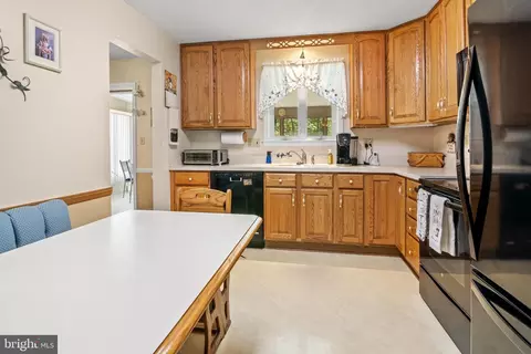 9109 Cheltenham Dr, Brandywine, MD 20613 photo 7