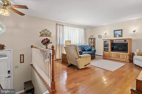 9109 Cheltenham Dr, Brandywine, MD 20613 photo 10