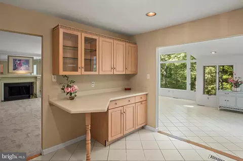 Entry Way - 8424 Oak Stream Dr, Laurel, MD 20708 photo 4 of 7