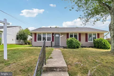 7100 Southlawn Dr, Oxon Hill, MD 20745