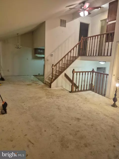 9203 Foxcroft Ave, Clinton, MD 20735 photo 3