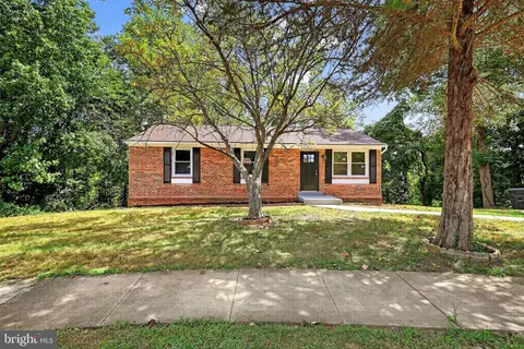 7410 Roanne Dr, Oxon Hill, MD 20745