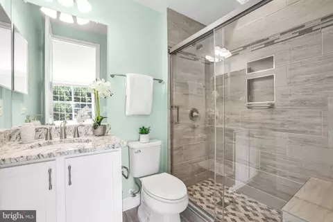 Bath - 3709 Celeste Bruce Cir, Bowie, MD 20721 photo 2 of 10