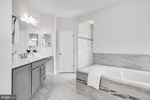 Bath - 3709 Celeste Bruce Cir, Bowie, MD 20721 photo 7 of 10