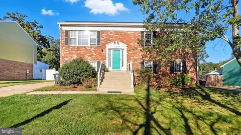 8136 Comet Dr, Fort Washington, MD 20744